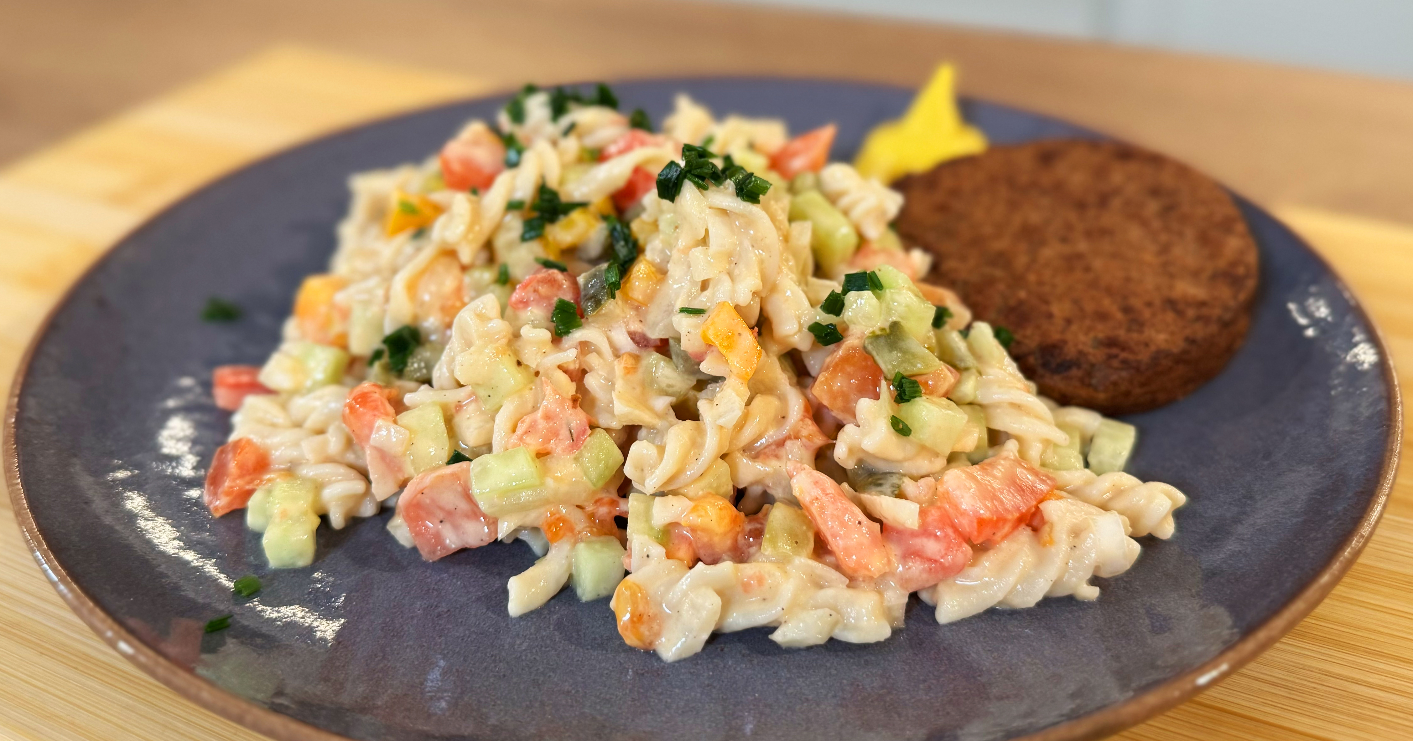 Sommerlicher Nudelsalat mit 83 kcal pro 100 g – ESSEN & ENDE